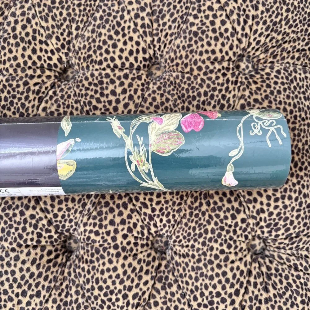 Cole & Son Sweet Pea Wallpaper in Cerise / Magen / Vrdn